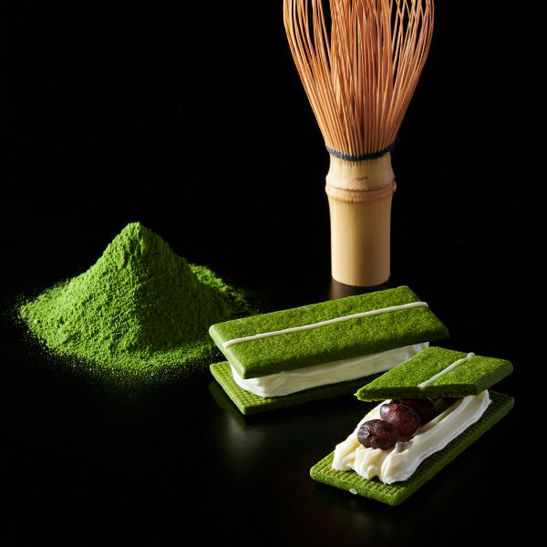 緑*久様 ハピマジサンタ衣装 未開封品 サイン入り種 30パックセット 冷凍】宇治抹茶バターサンド たくみがさね 10個入【翌日お届け可